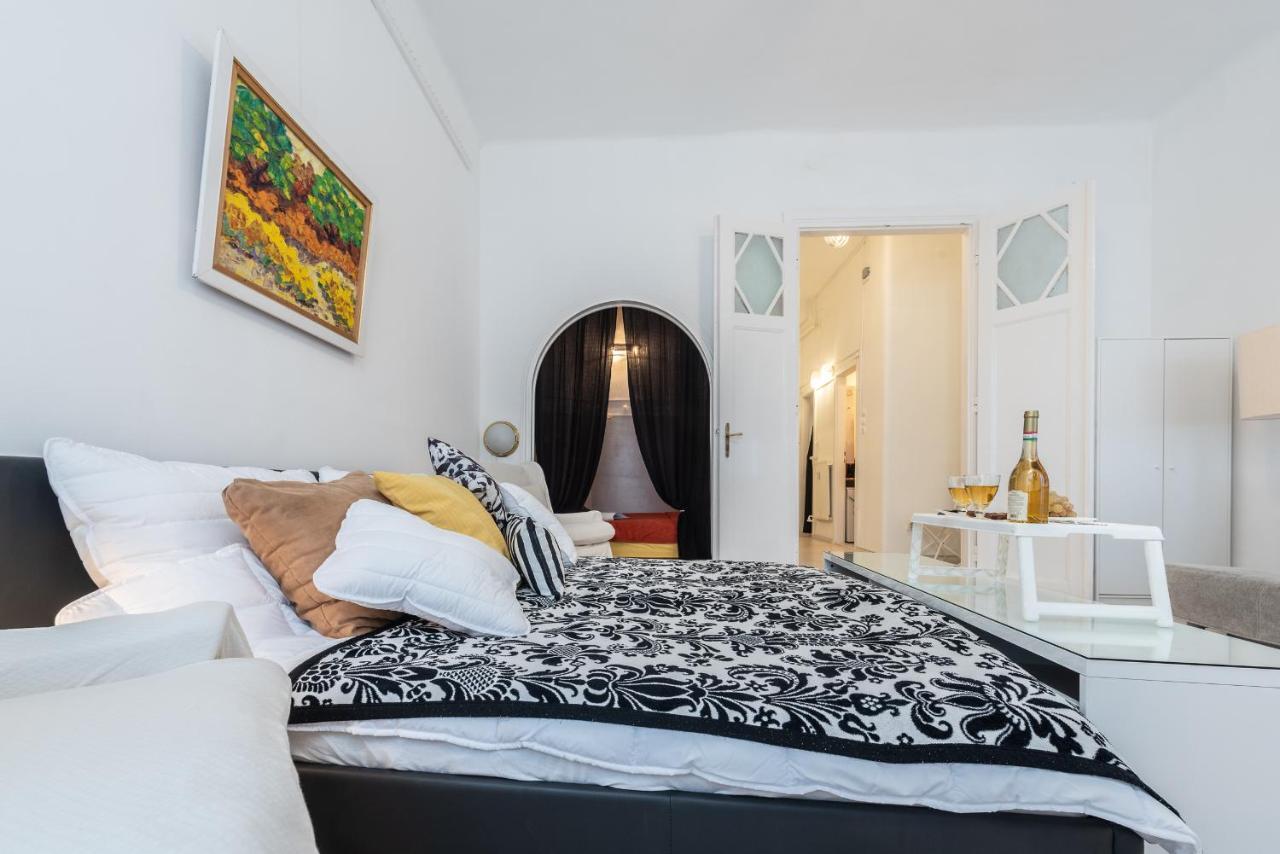 Vintage Elegance Mostcentralapt !Vaci Street! Budapest Ngoại thất bức ảnh