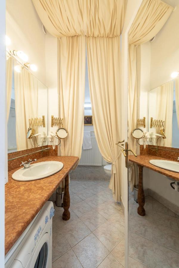 Vintage Elegance Mostcentralapt !Vaci Street! Budapest Ngoại thất bức ảnh