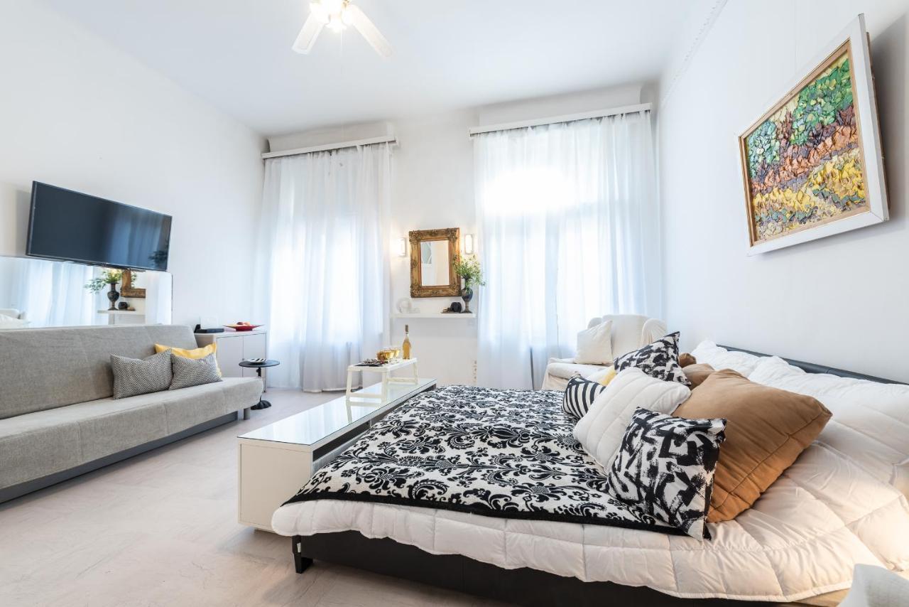 Vintage Elegance Mostcentralapt !Vaci Street! Budapest Ngoại thất bức ảnh
