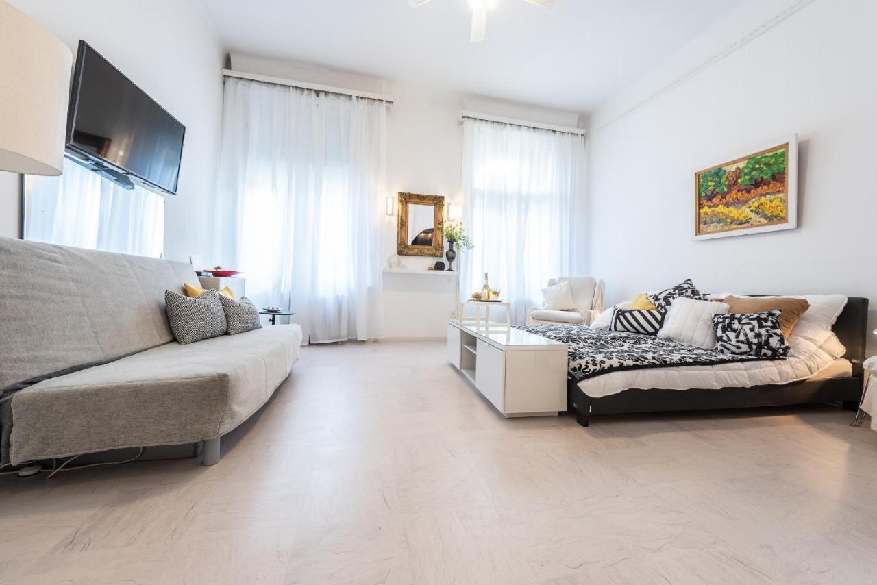 Vintage Elegance Mostcentralapt !Vaci Street! Budapest Ngoại thất bức ảnh