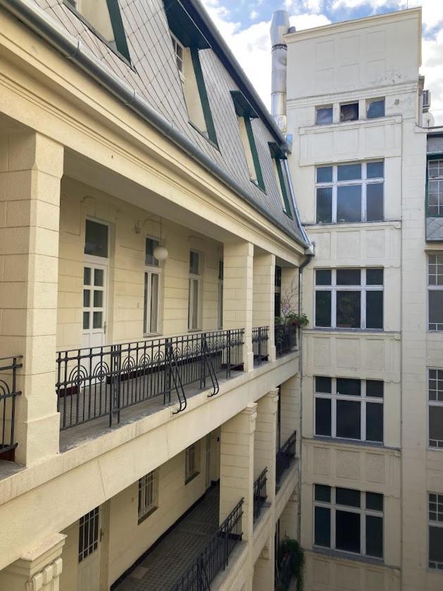Vintage Elegance Mostcentralapt !Vaci Street! Budapest Ngoại thất bức ảnh